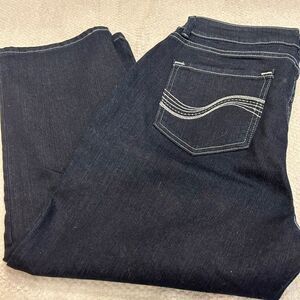 Lee size 12M Modern Series Curvy Fit capris NWOT dark blue embellished pocket